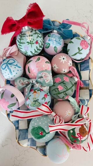 We painted these ornaments over the weekend and I’ve got all the details at veronikasblushing.com ! There’s something so joyous and relaxing about painting! #holidays #holidaydecor #ornaments #paintedornaments #christmasornaments #grandmillennial #grabdmillennialstylr #grandmillennialdecor