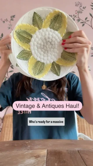 The best little antiques and vintage pieces haul! Cauliflower plates from @vibrant.and.vintage , blue planter and bow hardware from @mumsandmagnolias . Other items from #FBMP , @theguildshophouston and Market Place Antiques West Mall.