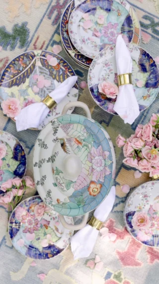Congratulations to @englishvillagelane on the launch of their new Generations Collection that celebrates all of our favorite  classic China patterns (think rose medallion, bok choy, Wedgwood etc!) use my code VERONABRITT15 for 15% off of your order! comment SHOP to get links to all of these rugs plus my two piece outfit! | https://liketk.it/5cHUY